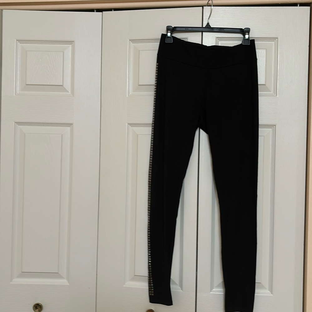 Leggings with a nice metallic side line like new